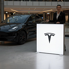 SEG Ligthbox Display Counter 1x1m SEG Ligthbox Display Counter 1x1m